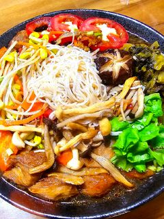 般若紅燒肉素麵(鍋邊素創意料理) 的食譜成品照片