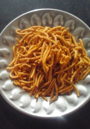 તીખા ગાઠીયા (Tikha Gathiya Recipe In Gujarati) રેસીપી મુખ્ય ફોટો