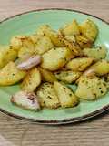 Guarnición de patatas aromatizadas al limón