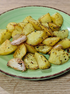 Una foto de Guarnición de patatas aromatizadas al limón