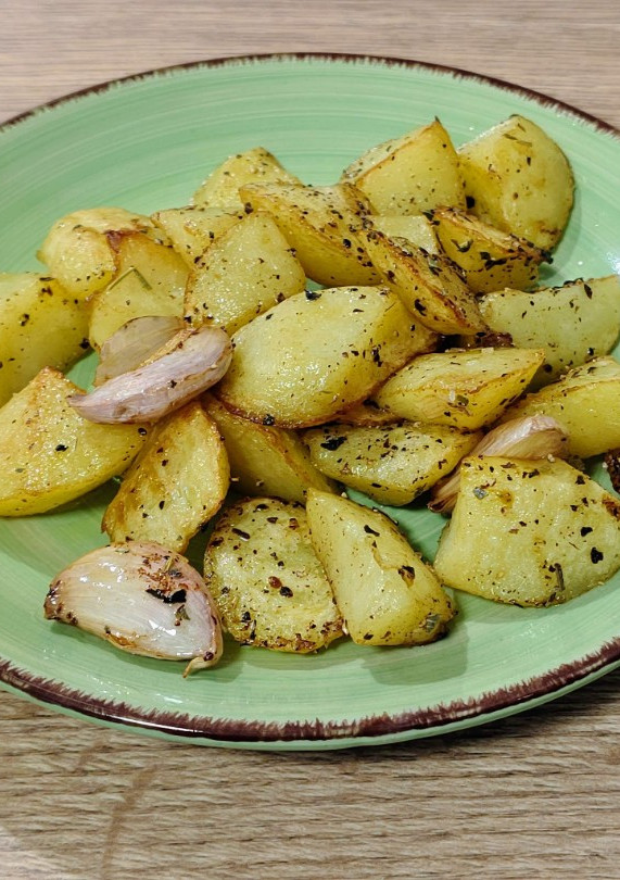 Una foto de Guarnición de patatas aromatizadas al limón