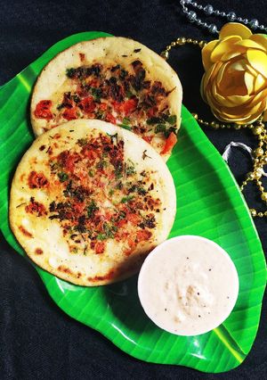 रवा उत्तपम (rava uttapam recipe in hindi) रेसिपी मुख्य फोटो