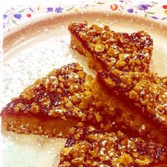 A picture of Raspberry Jammie Bars.