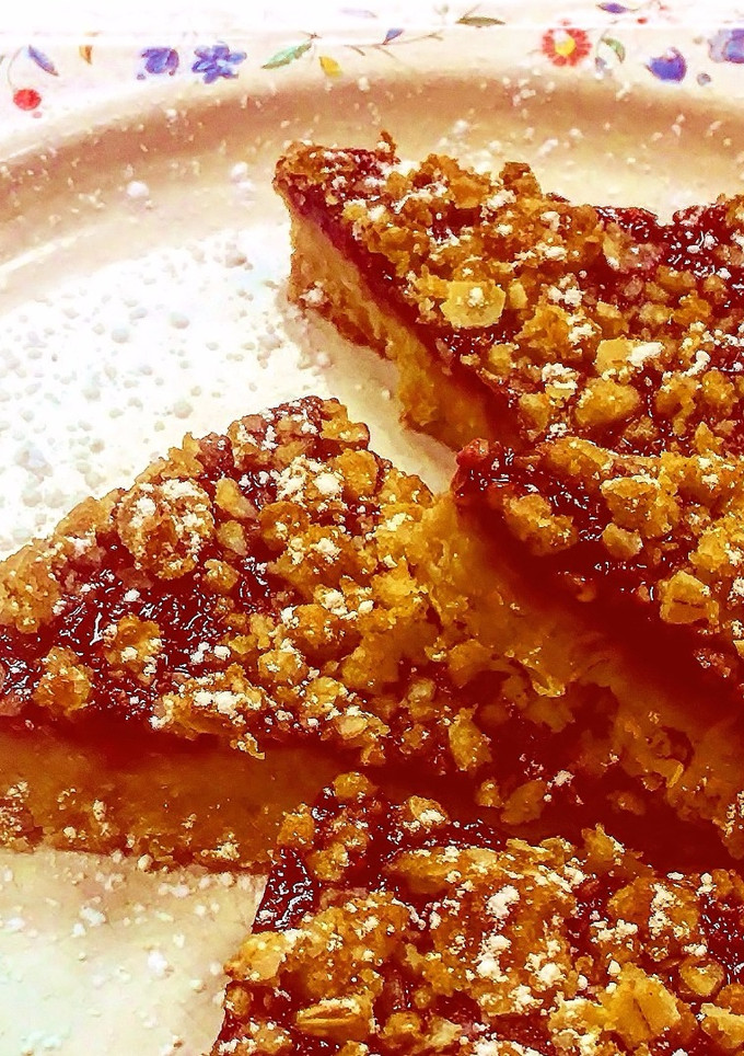 A picture of Raspberry Jammie Bars.