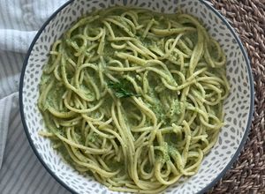 Una foto de Espagueti verde con cilantro
