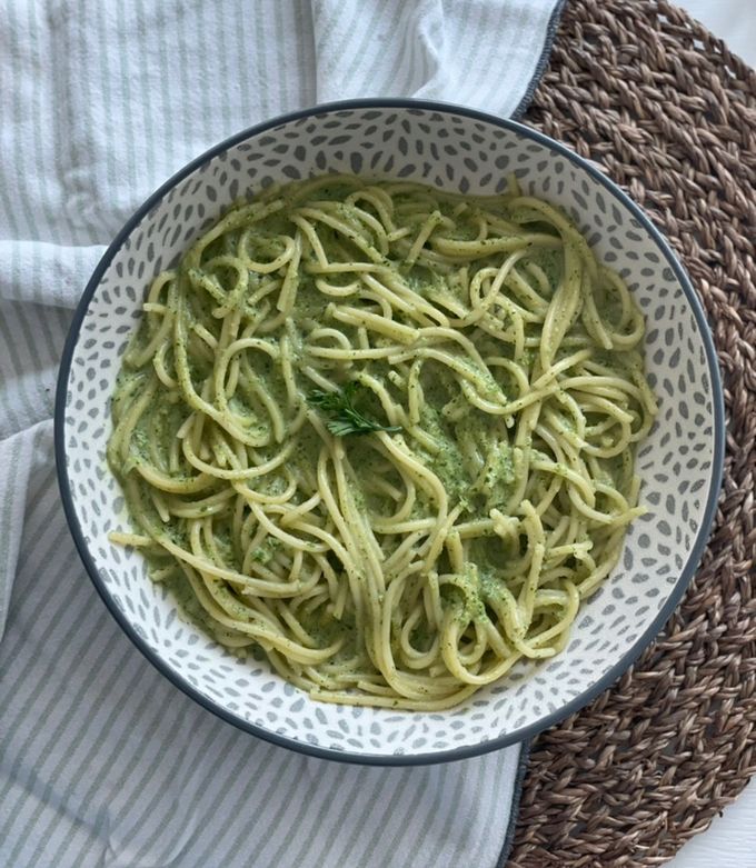 Una foto de Espagueti verde con cilantro