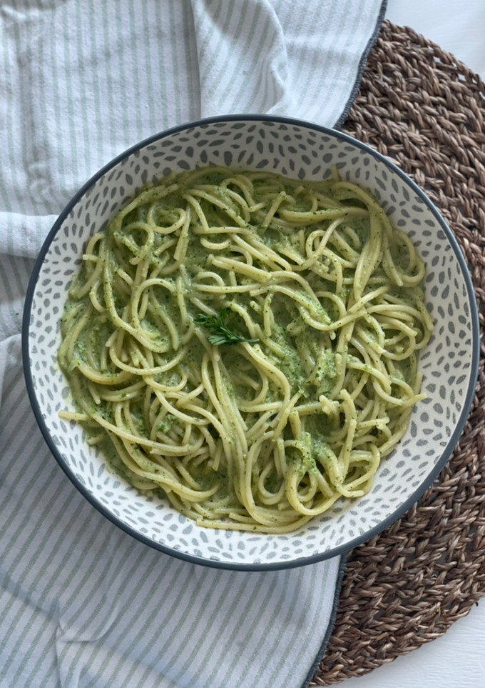 Una foto de Espagueti verde con cilantro