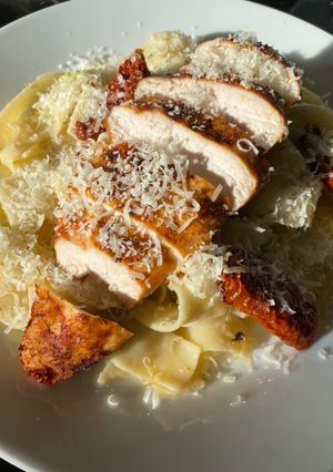 Krémes cukkinis gombás laska omlós csirkemellel🍄🍅🍜 recept fotója