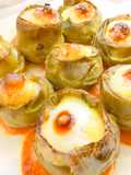 Alcachofas rellenas de brandada de bacalao y huevo de codorniz