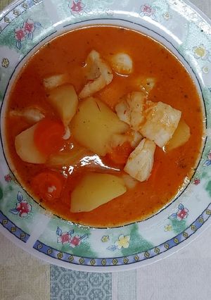 Una foto de "Matamaridos" (Sopa de pescado con verduras y hortalizas)