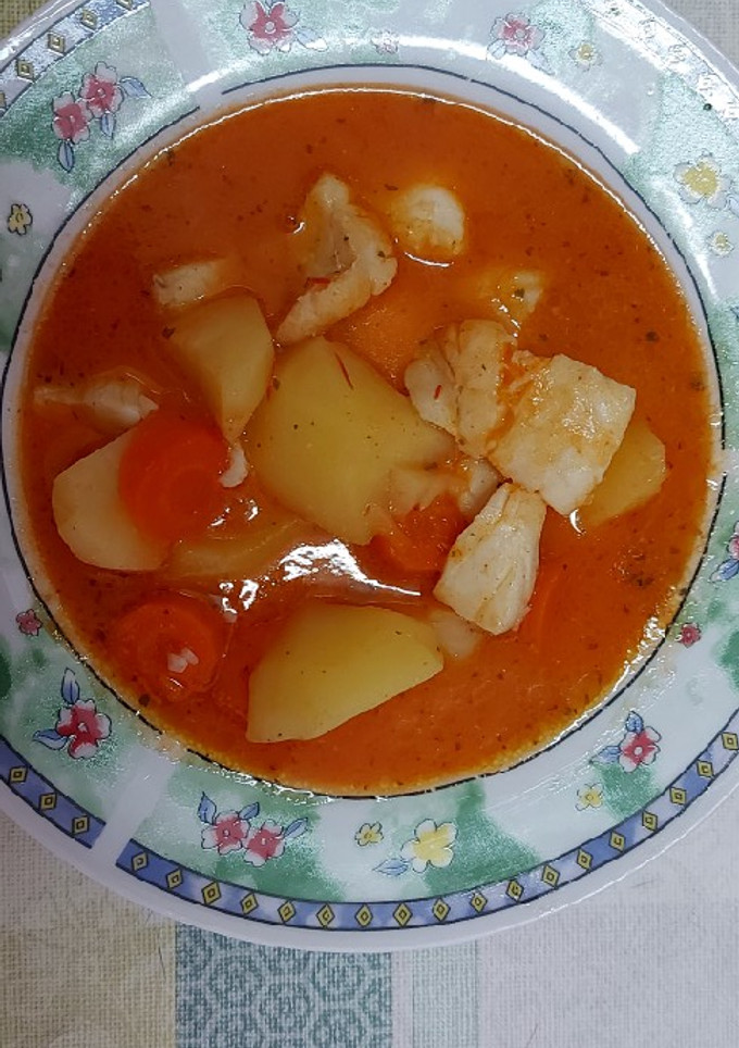 Una foto de "Matamaridos" (Sopa de pescado con verduras y hortalizas)