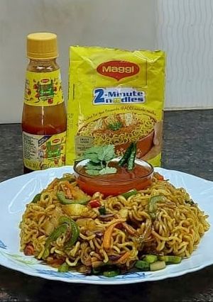 ফ্রাইড মশালা ম্যাগি (Fried masala Maggi recipe in Bengali) রেসিপির প্রধান ছবি
