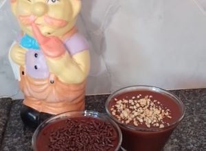 Una foto de Postre de chocolate y naranja 🧡🤎