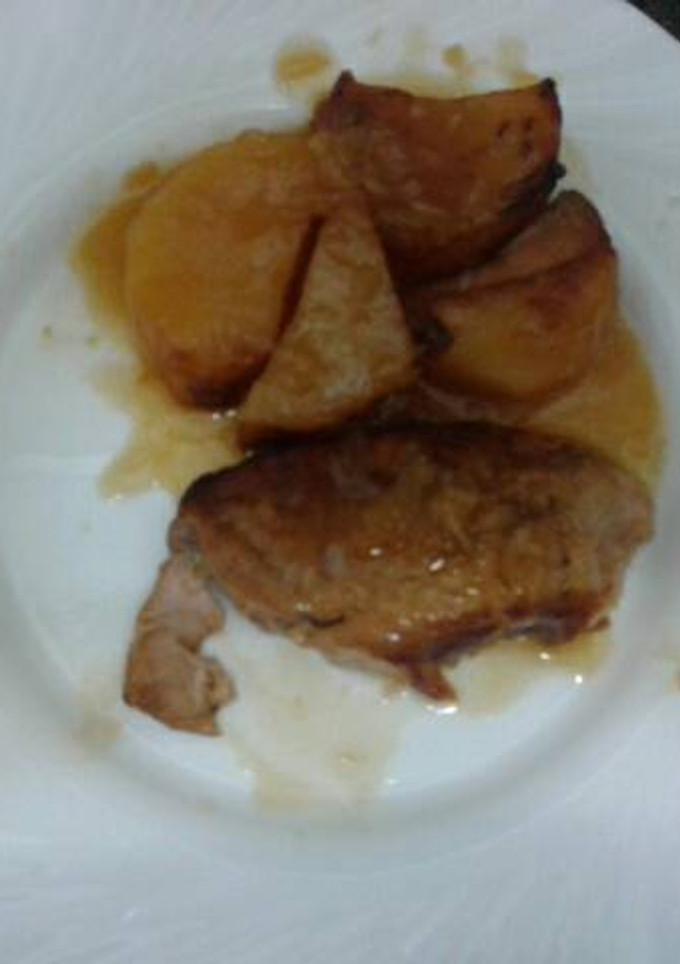 Una foto de Lomo de cerdo con salsa de manzana y cebolla