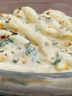 व्हाइट सॉस पास्ता (White sauce pasta recipe in Hindi) रेसिपी मुख्य फोटो
