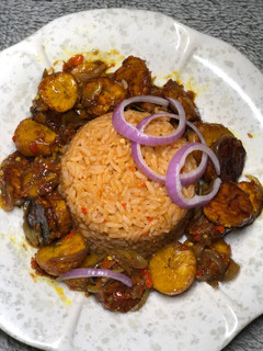 A picture of Jollof rice and gizdodo.