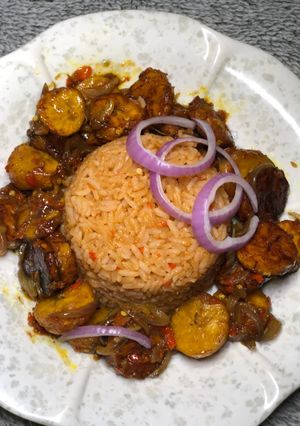 A picture of Jollof rice and gizdodo.