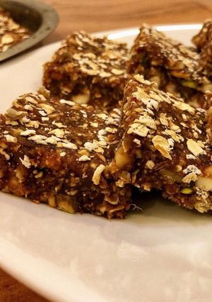 A picture of Dates and oats burfi.