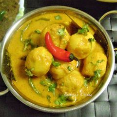 A picture of Doi Aloo (Potatoes in Yoghurt Gravy - Bengali Style).