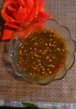 A picture of Laal chutney.