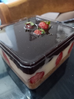 Foto resep Desert Box Marie Biskuit Krim Keju Coklat Simple