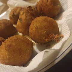 A picture of Potatoes cheese balls.