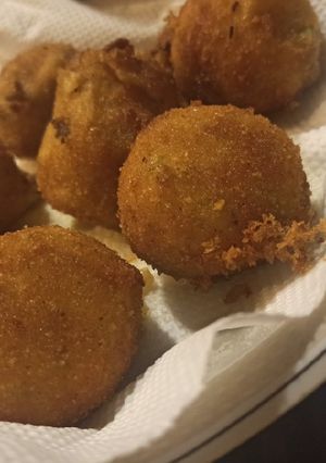 A picture of Potatoes cheese balls.