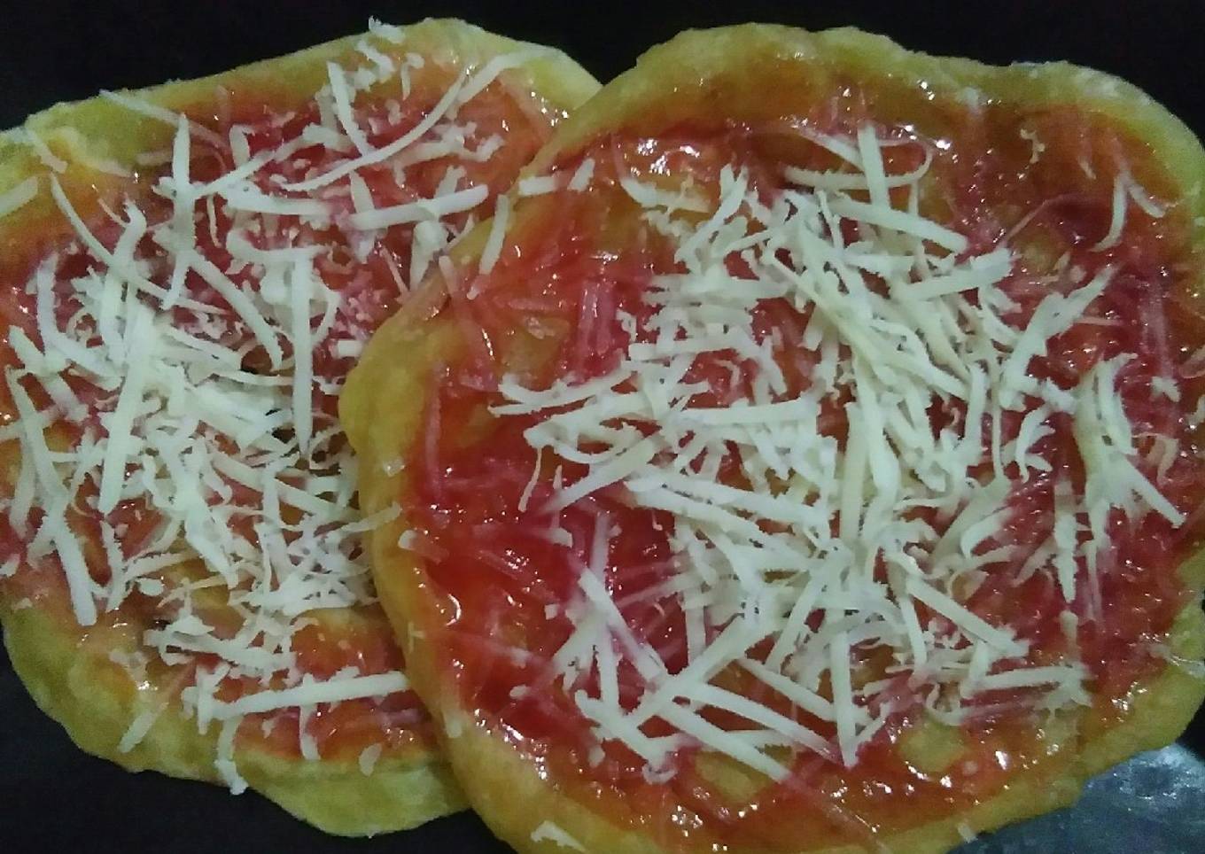 Roti Maryam toping strawberry cheese