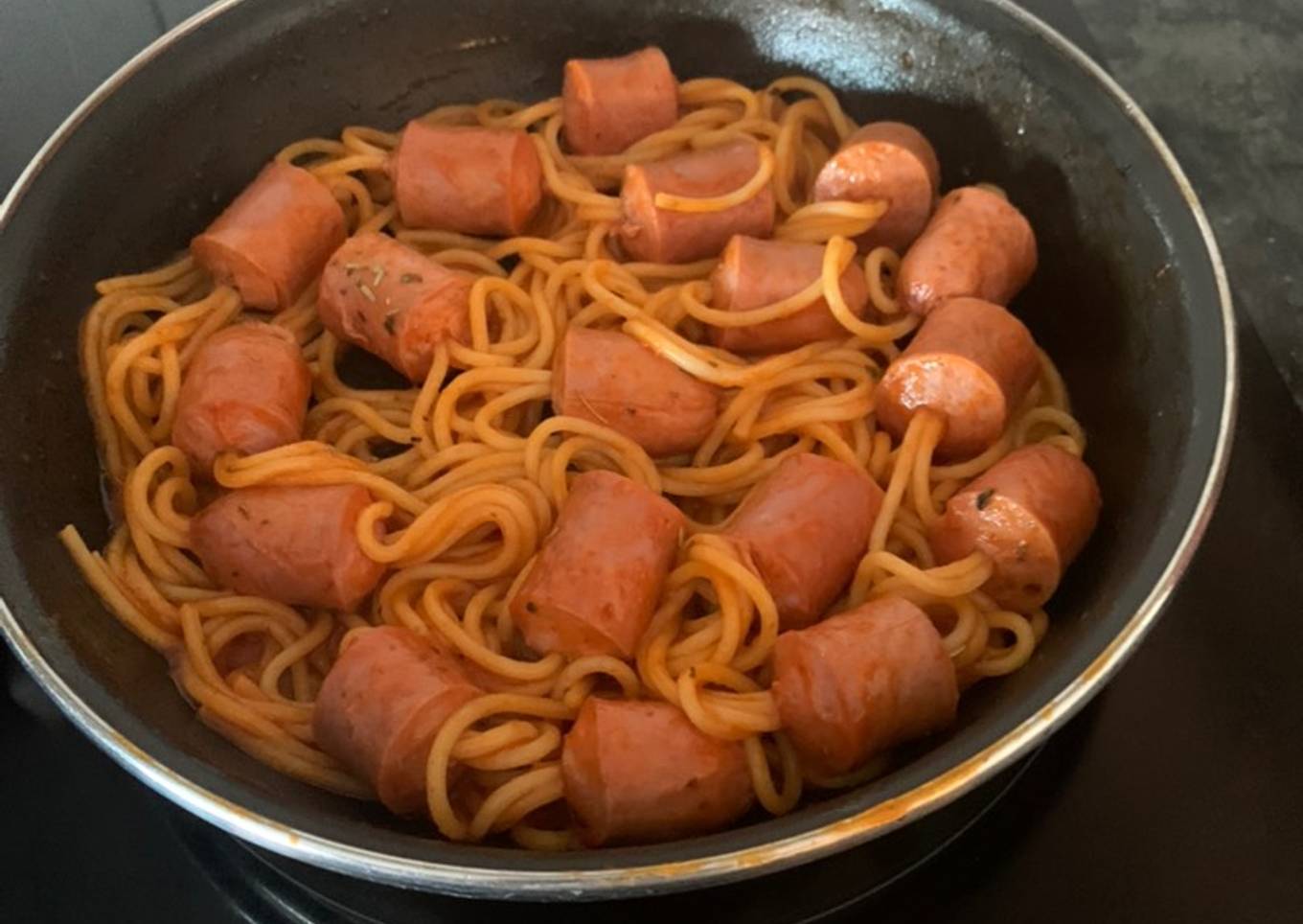 Espaguetis con salchichas