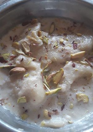 A picture of Bengali delicacy dudhpuli.