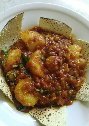 શાહી દમ આલુ (Shahi Dum Aloo Recipe In Gujarati) રેસીપી મુખ્ય ફોટો