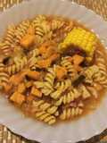 Guiso de fideos y vegetales