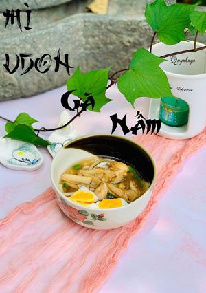 Hình của món Mì udon gà nấm.