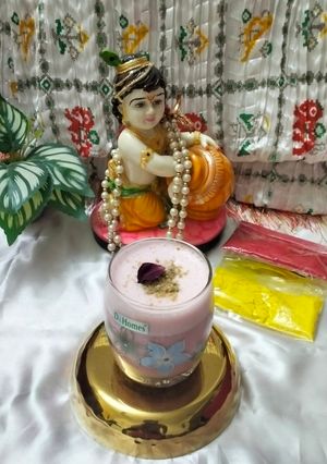 होली स्पेशल रोज़ ठंडाई रेसिपी मुख्य फोटो