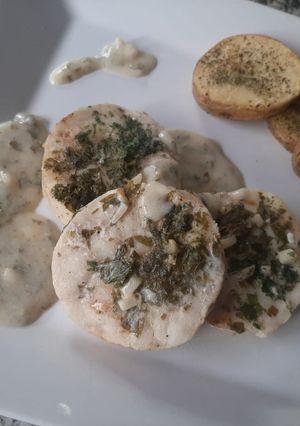 Una foto de Medallones de Merluza a la provenzal y crema 💯👏