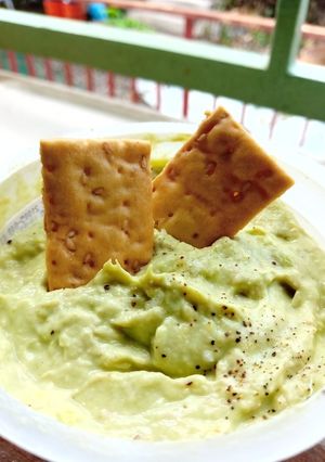 Una foto de Dip de atún y aguacate