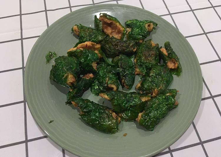 หมูทอดใบตำลึง