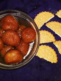 ব্রিটানিয়া বিস্কুট গুলাব জামুন (Brittania biscuit gulab jamun recipe in Bengali) রেসিপির প্রধান ছবি