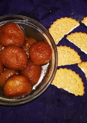 ব্রিটানিয়া বিস্কুট গুলাব জামুন (Brittania biscuit gulab jamun recipe in Bengali) রেসিপির প্রধান ছবি