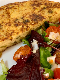 Una foto de Tortilla de patatas, cebolla y pimiento verde en Thermomix