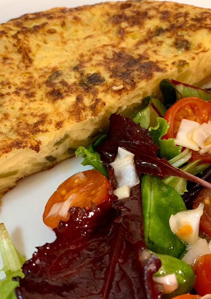 Una foto de Tortilla de patatas, cebolla y pimiento verde en Thermomix