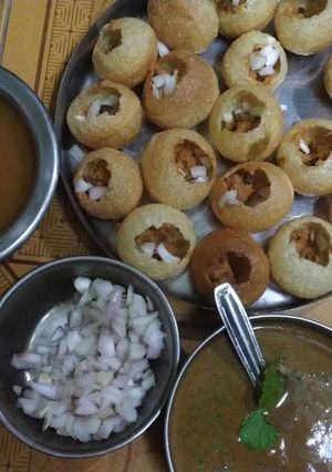 પાણી પૂરી (Pani Puri recipe in Gujarati) રેસીપી મુખ્ય ફોટો