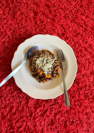 A picture of Black chana salsa chaat.