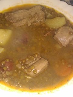Una foto de Lentejas con costillas y jamón