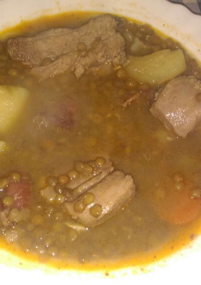 Una foto de Lentejas con costillas y jamón