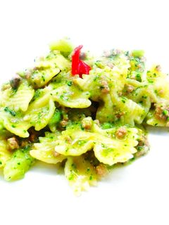 Foto di Farfalle rigate con broccoletto e ragù bolognese bianco