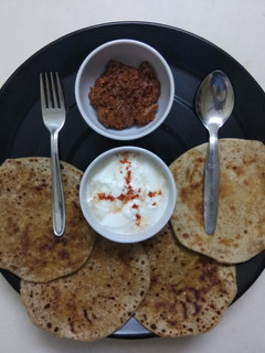 સત્તુ સ્ટફ્ડ પરાઠા(Sattu stuffed Paratha recipe in Gujarati) રેસીપી મુખ્ય ફોટો