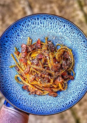 A picture of Spaghetti carbonara.