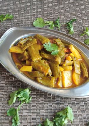 तोरई और आलू की सब्जी (Tori Aloo ki Sabzi Recipe in Hindi) रेसिपी मुख्य फोटो