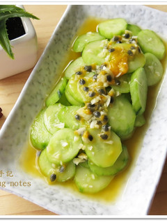 [百香果醃小黃瓜]天然果香涼拌菜 的食譜成品照片